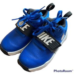 Nike Team Hustle D8 Sneakers 11